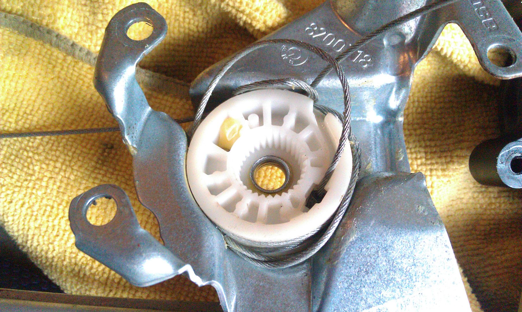 BMW E46 330i ZHP Rear window regulator repair.